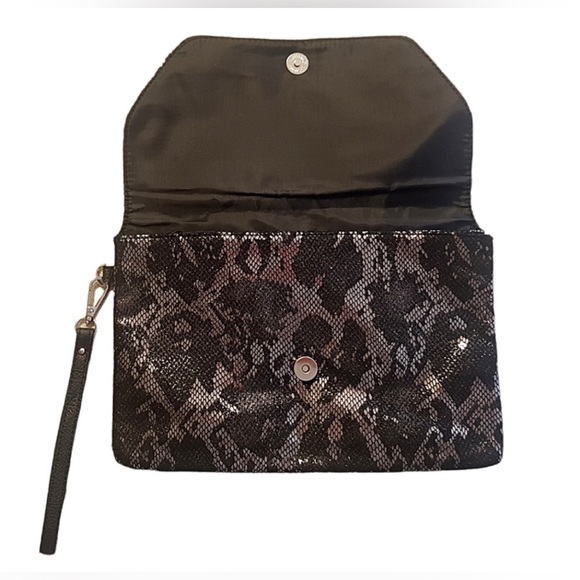 Metallic Snake Silvered/Black Soft Texture Synthetic Handbag Animal Print - Picture 4 of 6